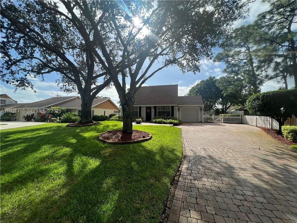 For Rent: $4,200 (3 beds, 2 baths, 1436 Square Feet)