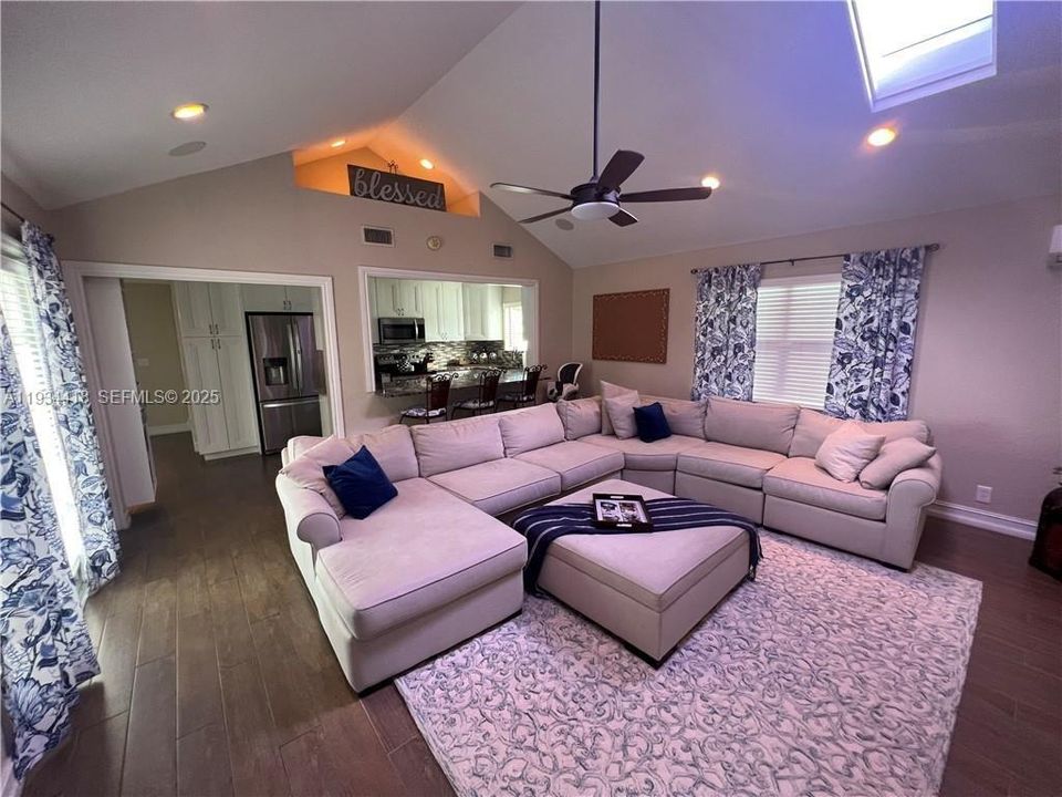 For Rent: $4,200 (3 beds, 2 baths, 1436 Square Feet)