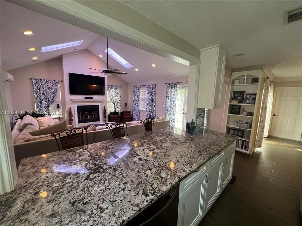 For Rent: $4,200 (3 beds, 2 baths, 1436 Square Feet)