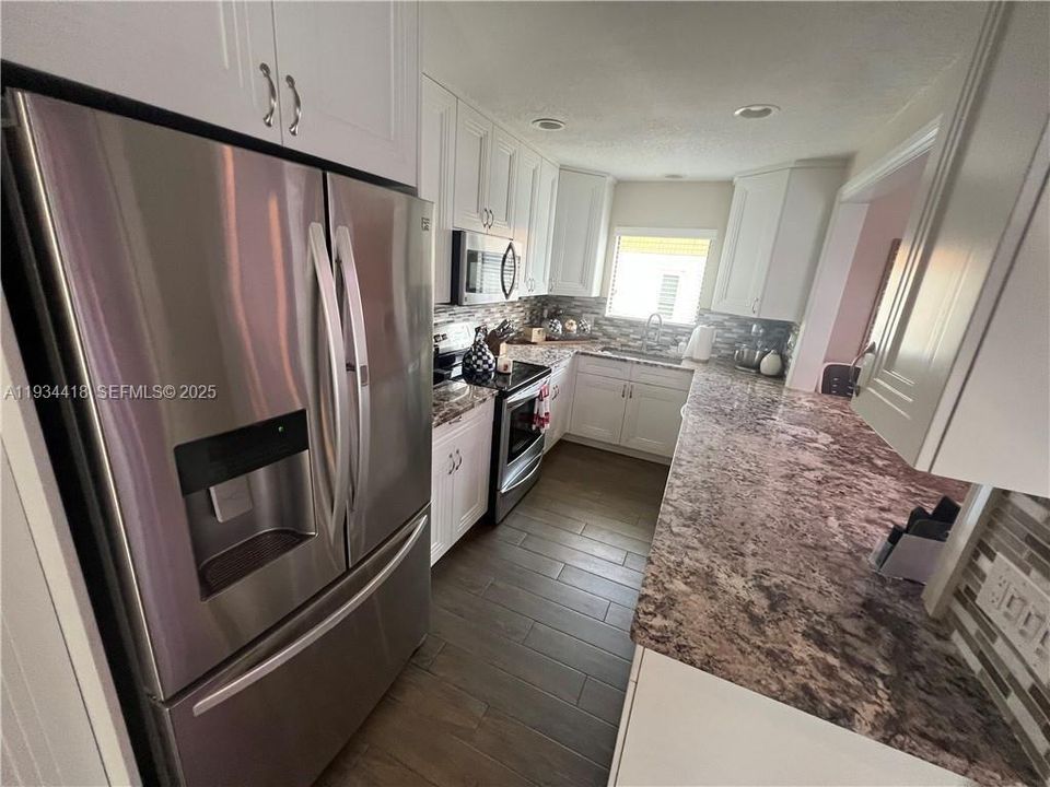 For Rent: $4,200 (3 beds, 2 baths, 1436 Square Feet)