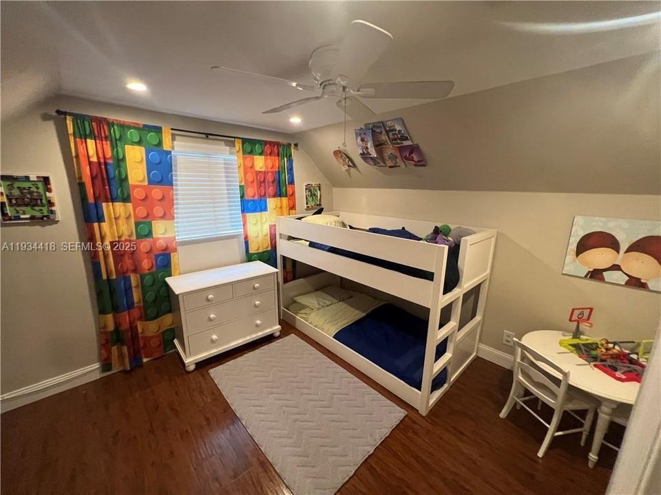 For Rent: $4,200 (3 beds, 2 baths, 1436 Square Feet)