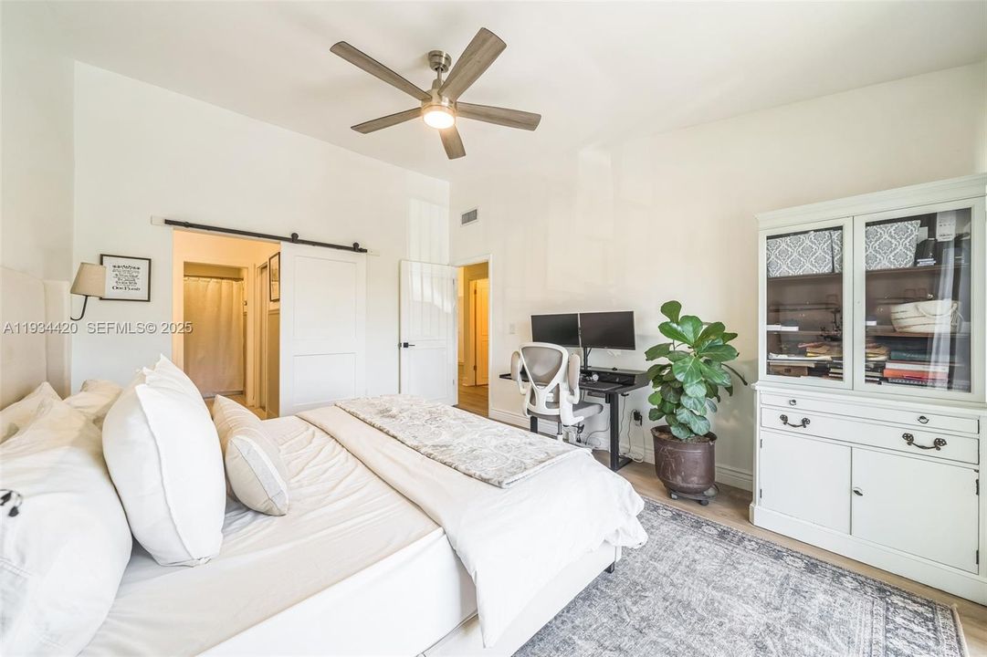 En Renta: $2,750 (2 camas, 2 baños, 1305 Pies cuadrados)