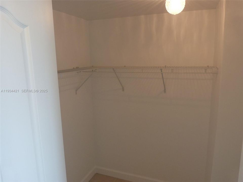 For Rent: $2,350 (2 beds, 2 baths, 951 Square Feet)