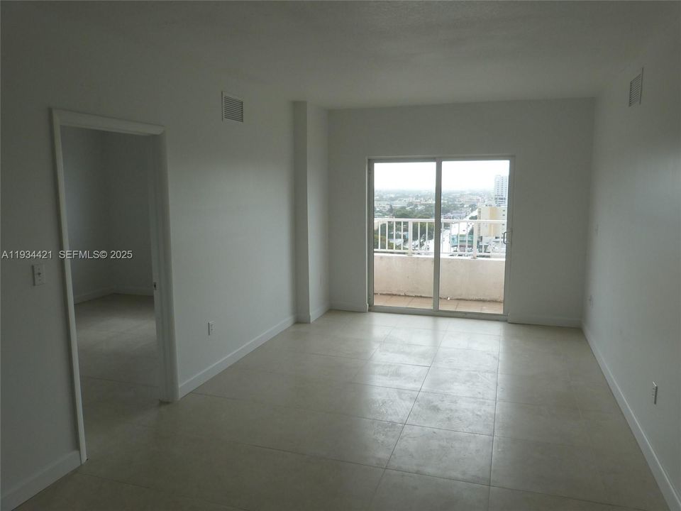 For Rent: $2,350 (2 beds, 2 baths, 951 Square Feet)