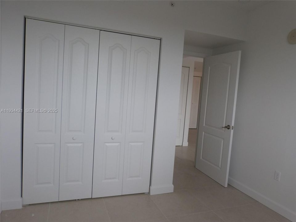 For Rent: $2,350 (2 beds, 2 baths, 951 Square Feet)