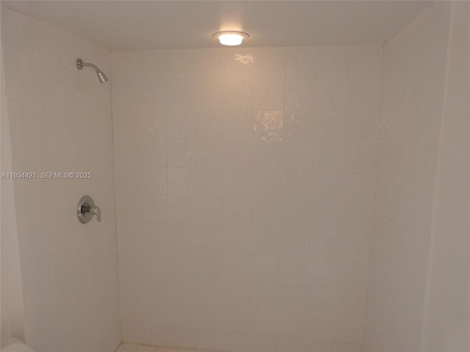 For Rent: $2,350 (2 beds, 2 baths, 951 Square Feet)