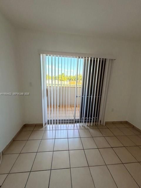 出租: $2,000 (1 贝兹, 1 浴室, 780 平方英尺)