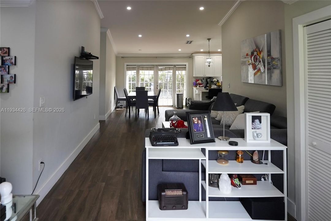 待售: $720,000 (3 贝兹, 2 浴室, 1219 平方英尺)