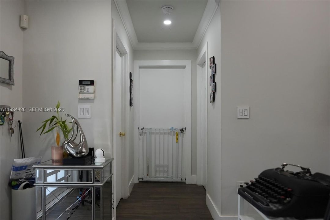 待售: $720,000 (3 贝兹, 2 浴室, 1219 平方英尺)