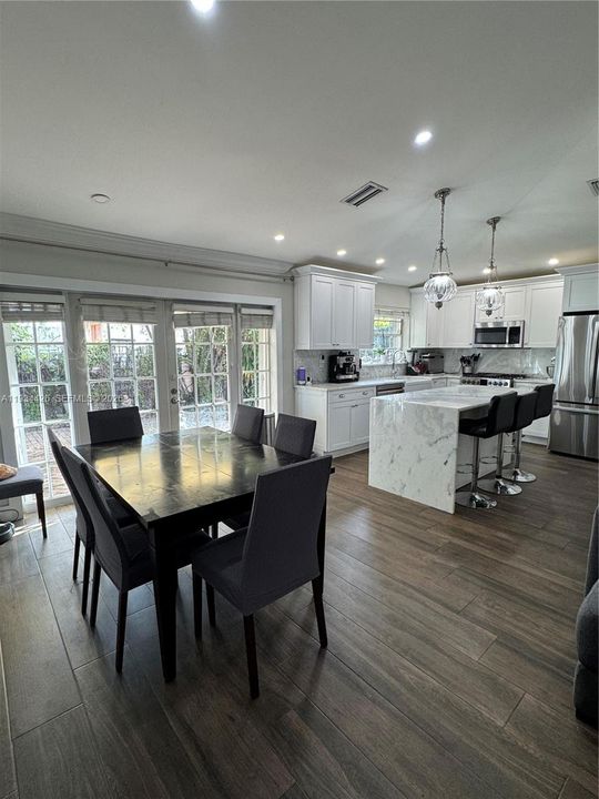 待售: $720,000 (3 贝兹, 2 浴室, 1219 平方英尺)