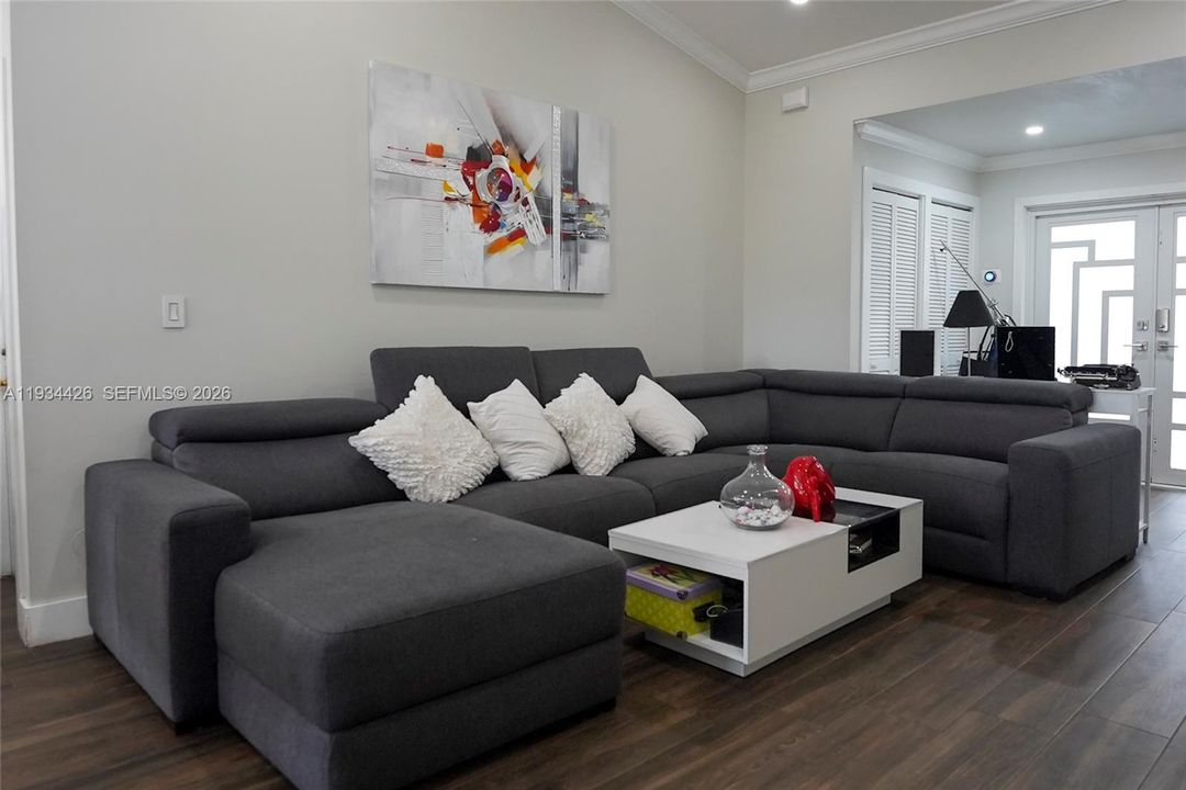 待售: $720,000 (3 贝兹, 2 浴室, 1219 平方英尺)