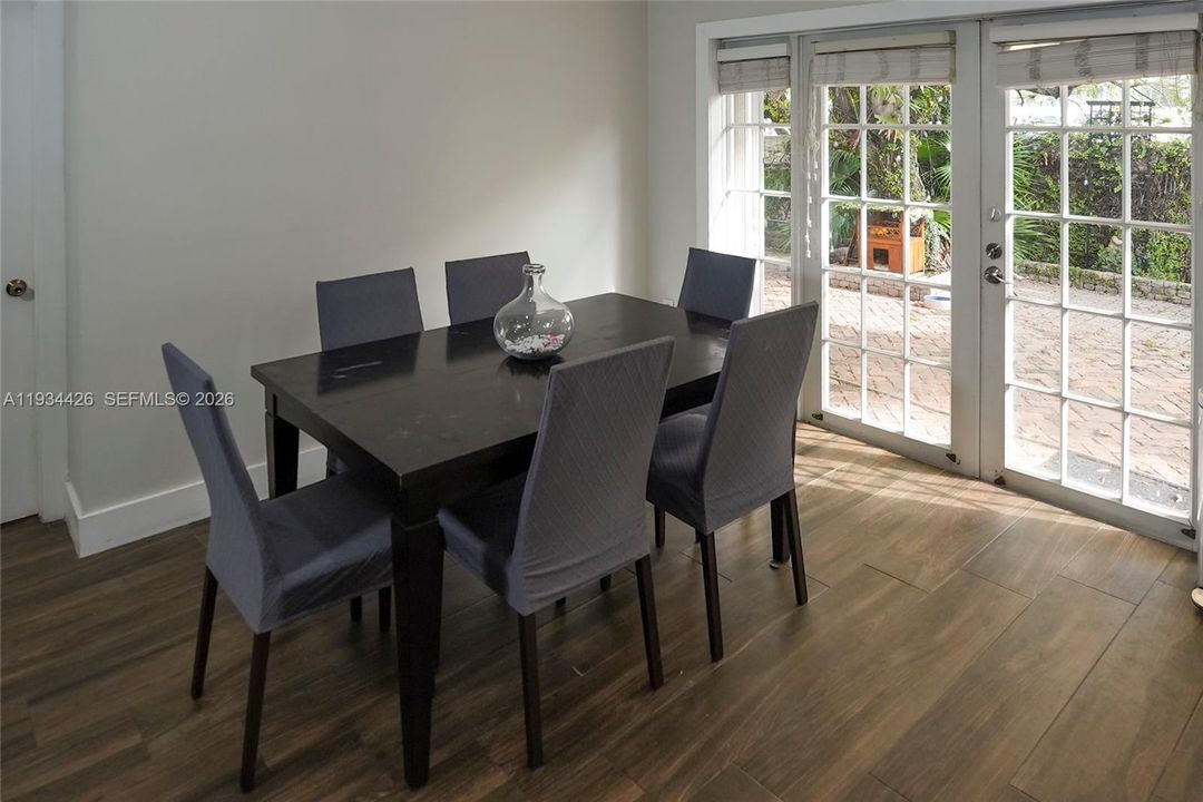 待售: $720,000 (3 贝兹, 2 浴室, 1219 平方英尺)