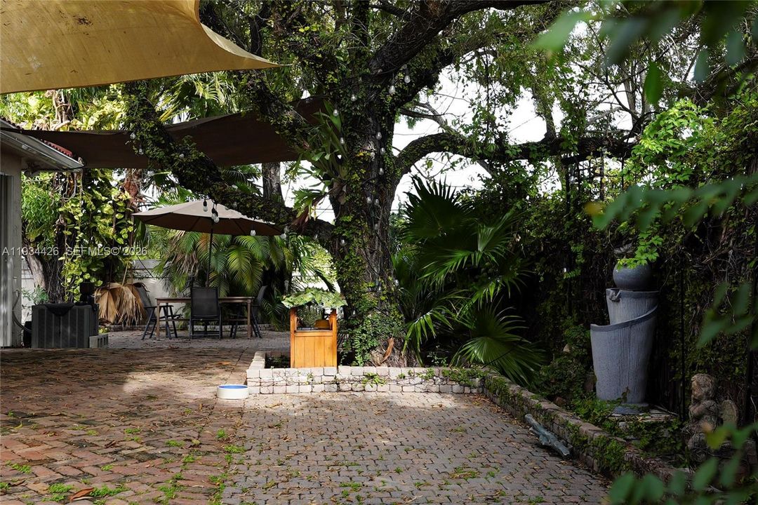 待售: $720,000 (3 贝兹, 2 浴室, 1219 平方英尺)