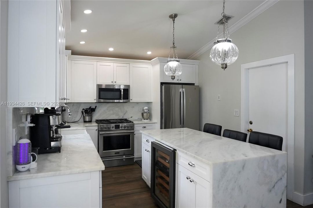 待售: $720,000 (3 贝兹, 2 浴室, 1219 平方英尺)