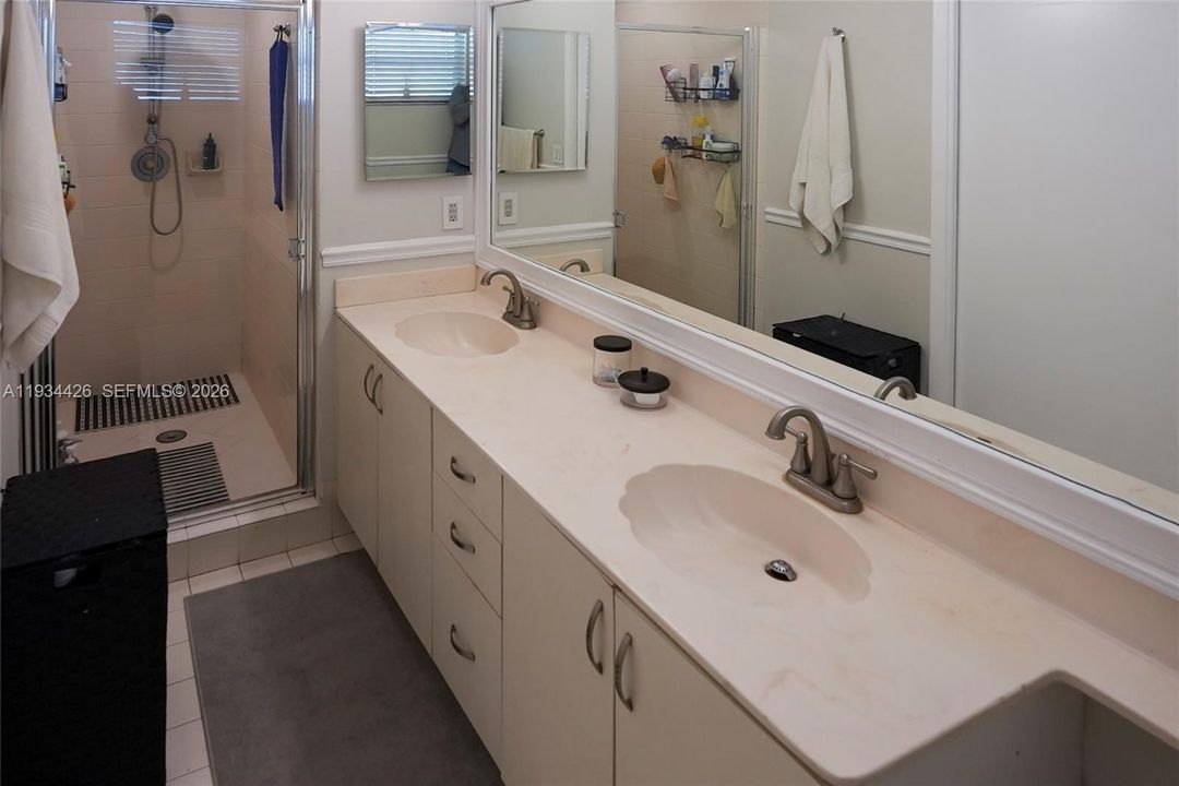 待售: $720,000 (3 贝兹, 2 浴室, 1219 平方英尺)