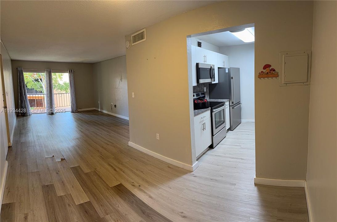 For Rent: $2,500 (2 beds, 2 baths, 918 Square Feet)