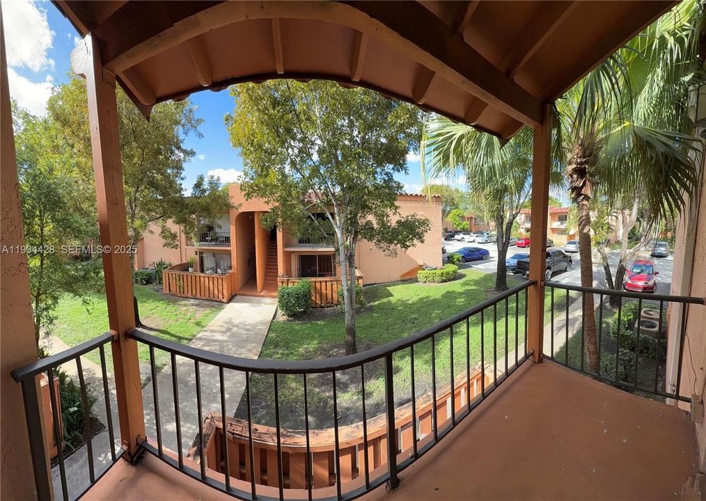 For Rent: $2,500 (2 beds, 2 baths, 918 Square Feet)