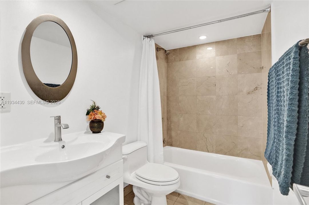 En Venta: $895,000 (2 camas, 2 baños, 1238 Pies cuadrados)