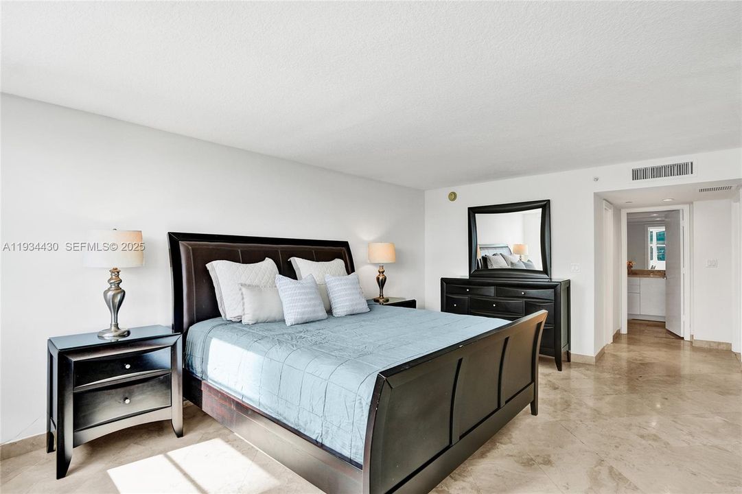 En Venta: $895,000 (2 camas, 2 baños, 1238 Pies cuadrados)