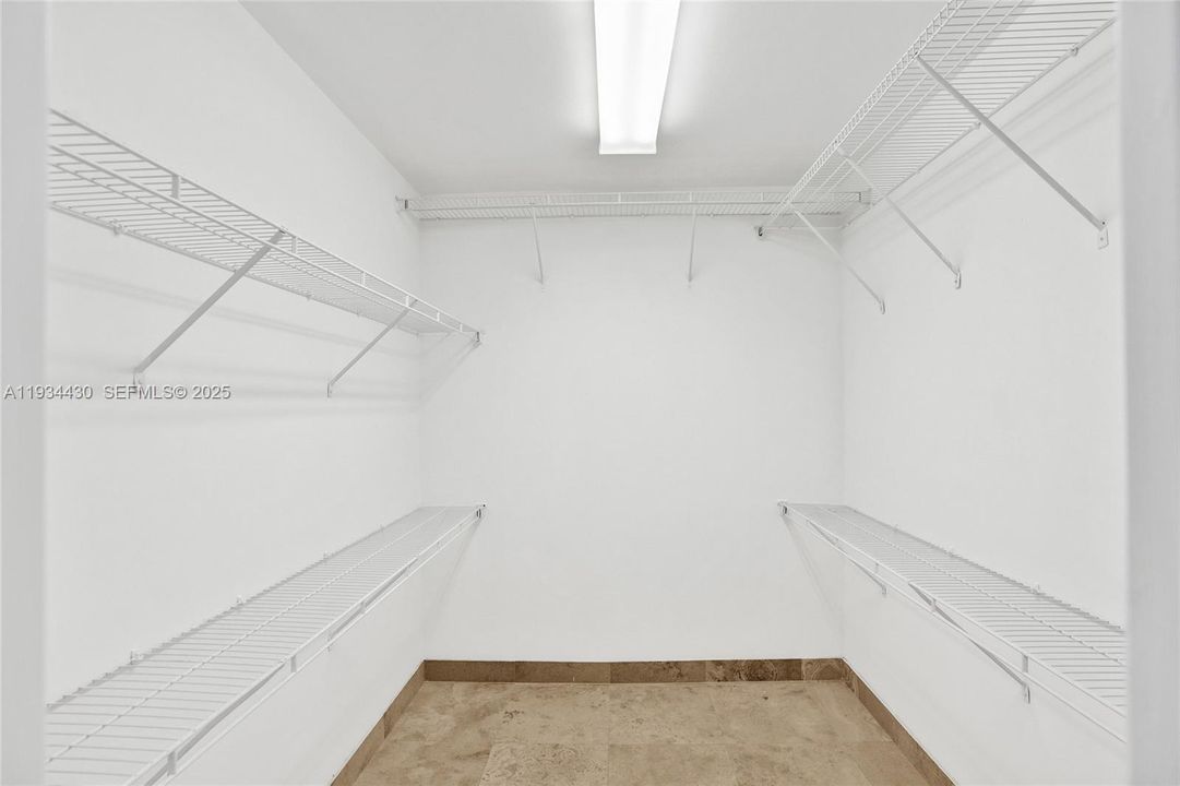 En Venta: $895,000 (2 camas, 2 baños, 1238 Pies cuadrados)