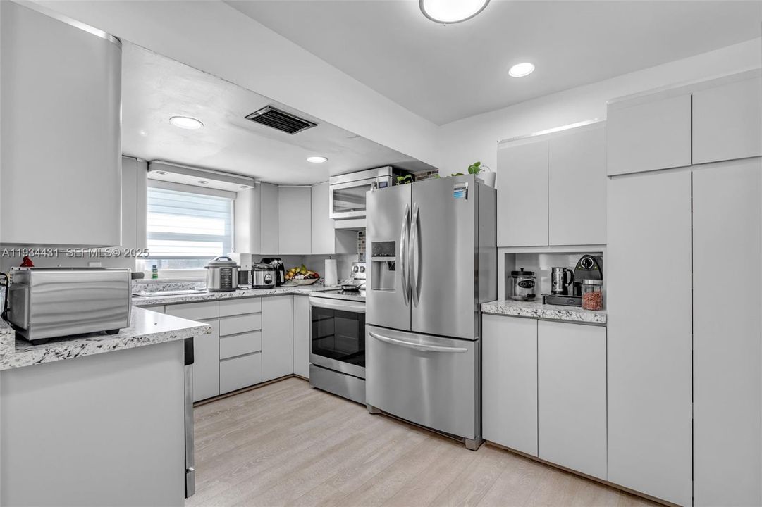 For Sale: $674,900 (3 beds, 2 baths, 1352 Square Feet)