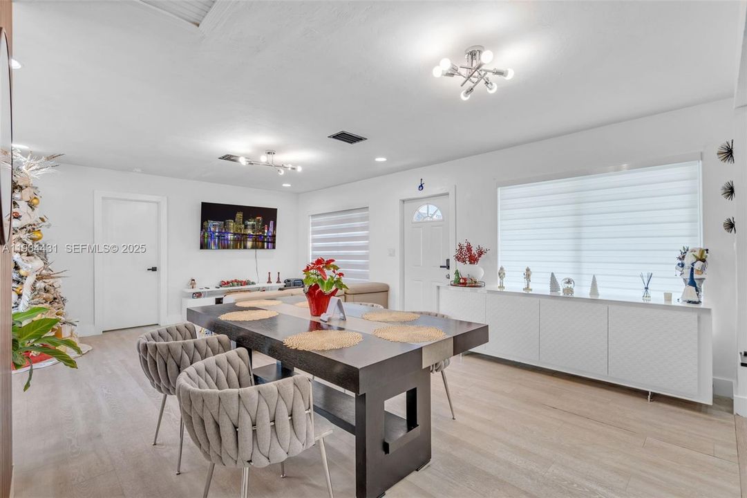 For Sale: $674,900 (3 beds, 2 baths, 1352 Square Feet)