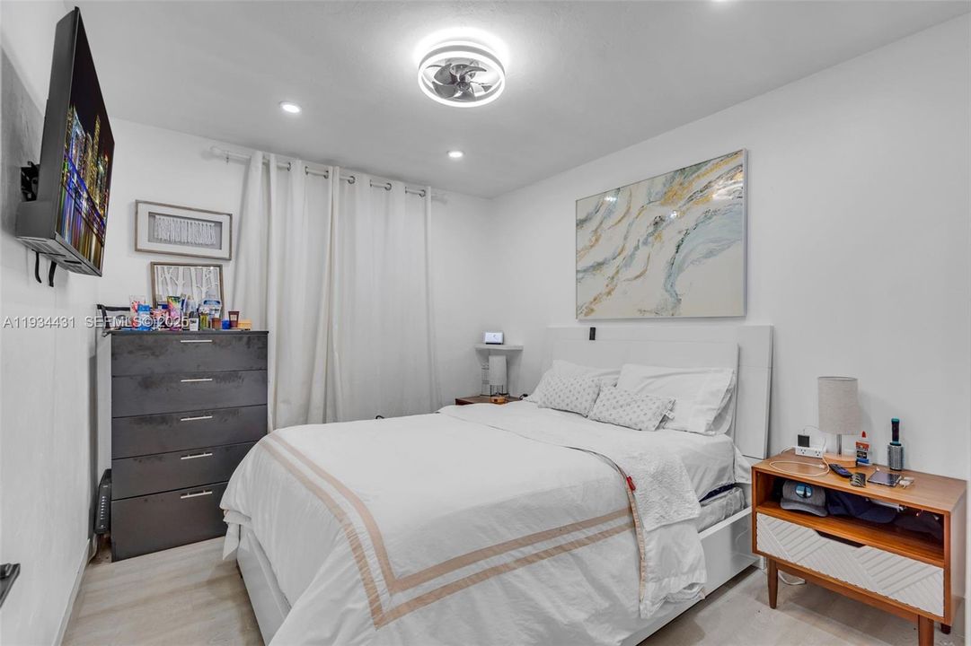 For Sale: $674,900 (3 beds, 2 baths, 1352 Square Feet)