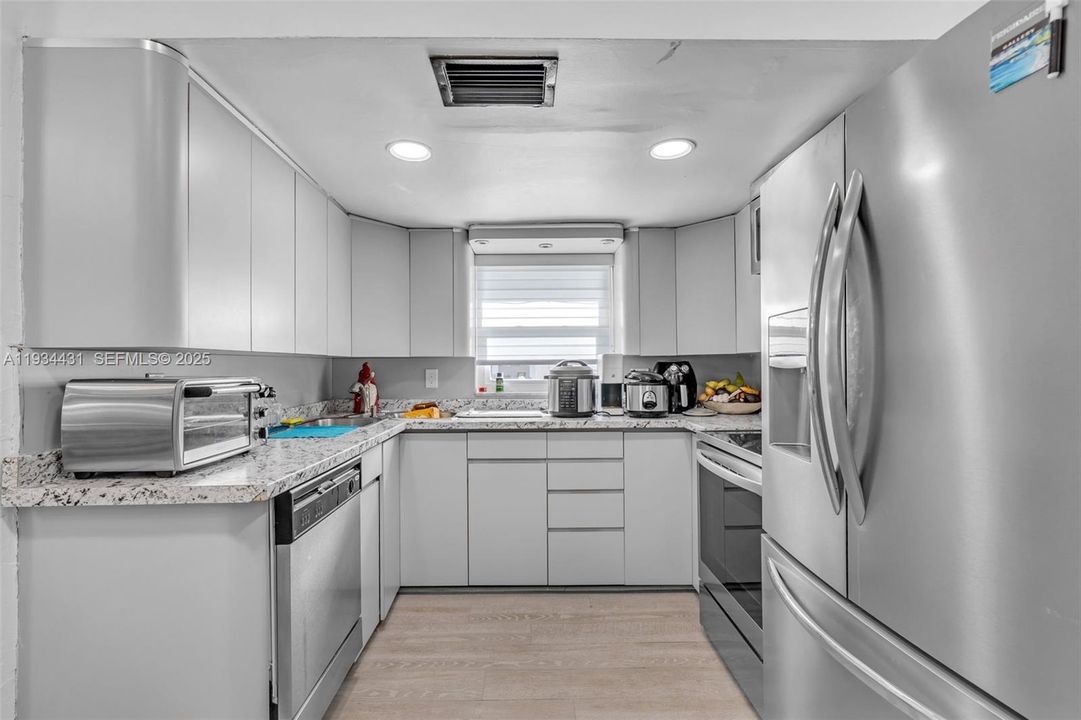 For Sale: $674,900 (3 beds, 2 baths, 1352 Square Feet)