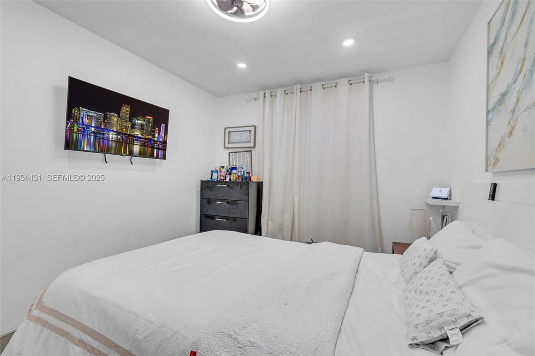 For Sale: $674,900 (3 beds, 2 baths, 1352 Square Feet)