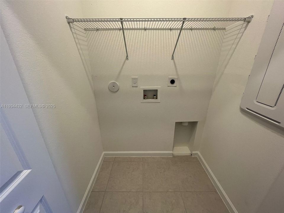 For Rent: $2,850 (3 beds, 2 baths, 1695 Square Feet)