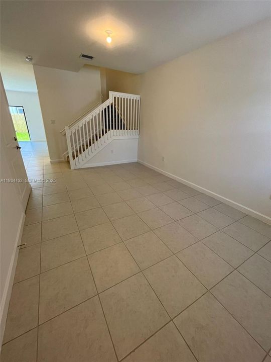 For Rent: $2,850 (3 beds, 2 baths, 1695 Square Feet)