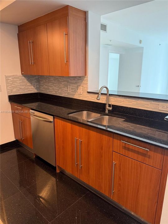 На продажу: $625,000 (2 спален, 2 ванн, 1227 Квадратных фут)