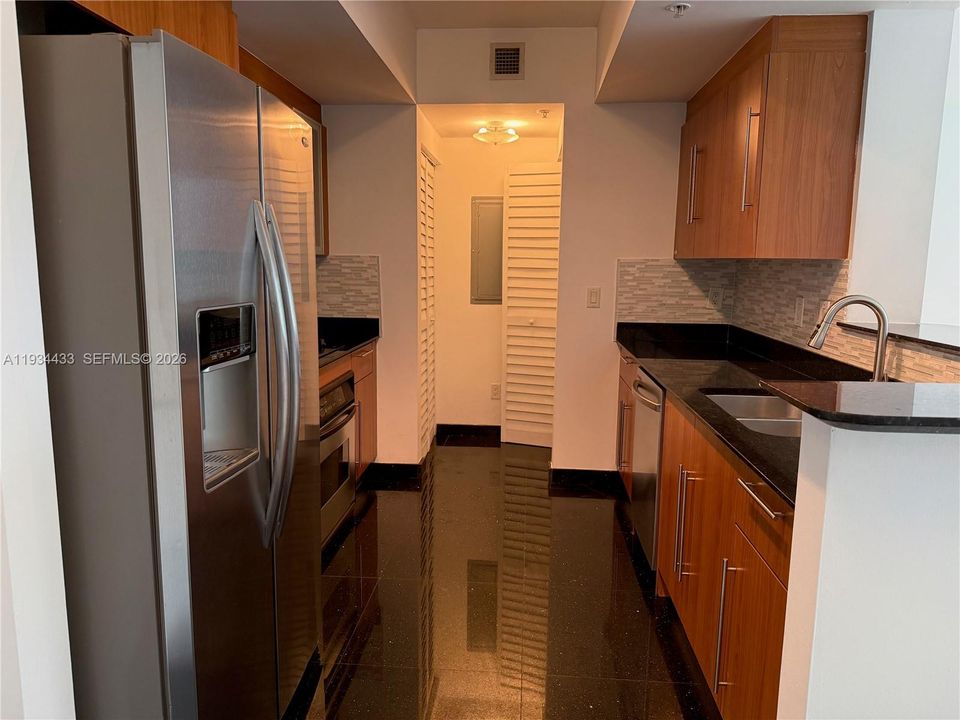 На продажу: $625,000 (2 спален, 2 ванн, 1227 Квадратных фут)