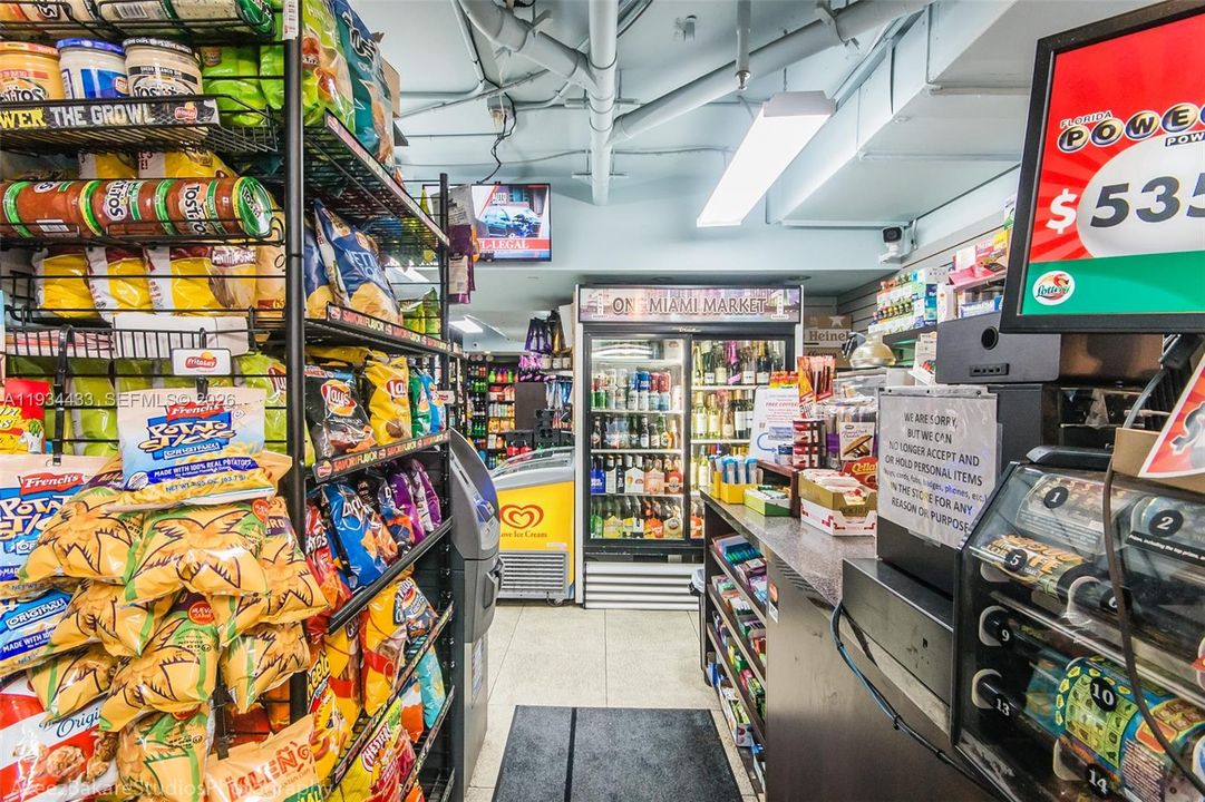 На продажу: $625,000 (2 спален, 2 ванн, 1227 Квадратных фут)