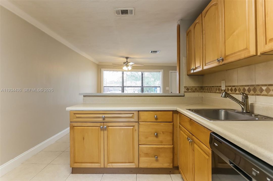 出租: $2,680 (3 贝兹, 2 浴室, 1117 平方英尺)