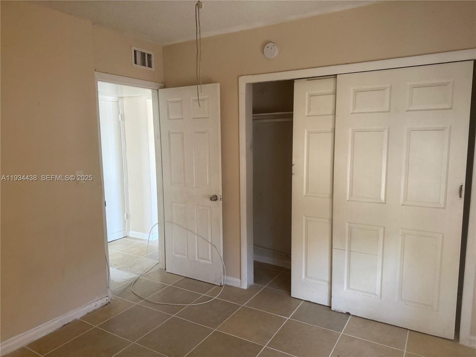 В аренду: $2,100 (2 спален, 1 ванн, 1000 Квадратных фут)