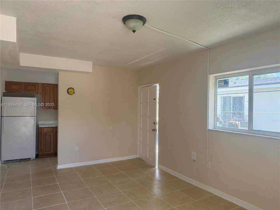 В аренду: $2,100 (2 спален, 1 ванн, 1000 Квадратных фут)