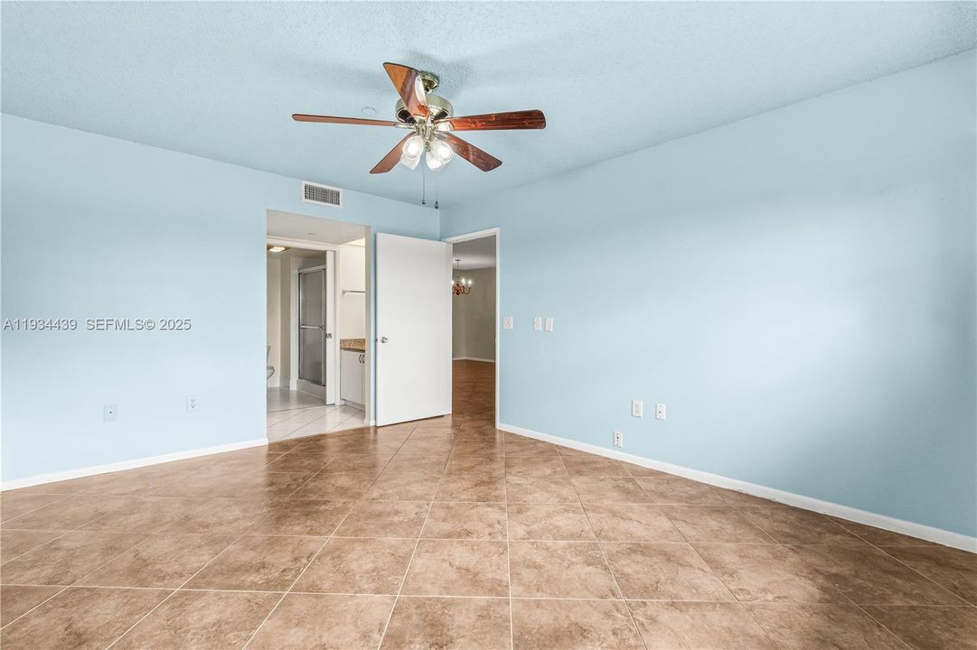 For Sale: $199,000 (2 beds, 2 baths, 1207 Square Feet)