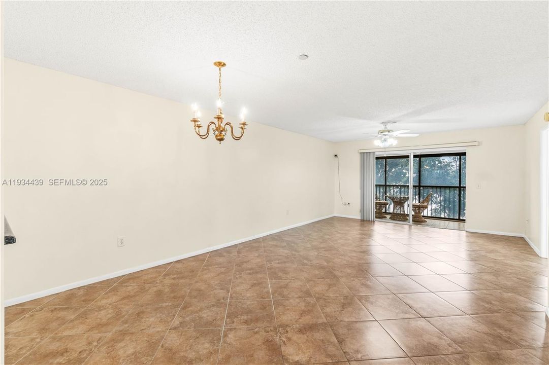 For Sale: $199,000 (2 beds, 2 baths, 1207 Square Feet)