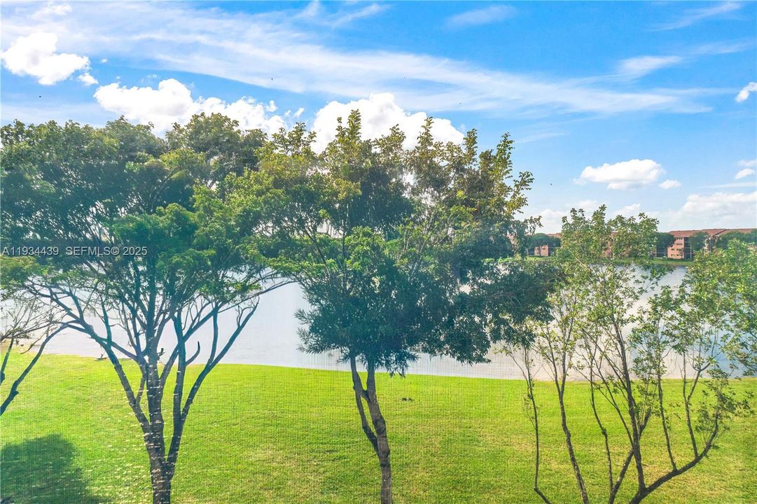 For Sale: $199,000 (2 beds, 2 baths, 1207 Square Feet)