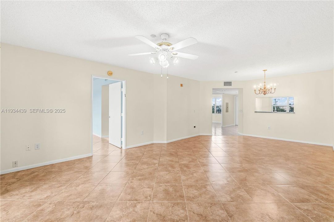 For Sale: $199,000 (2 beds, 2 baths, 1207 Square Feet)