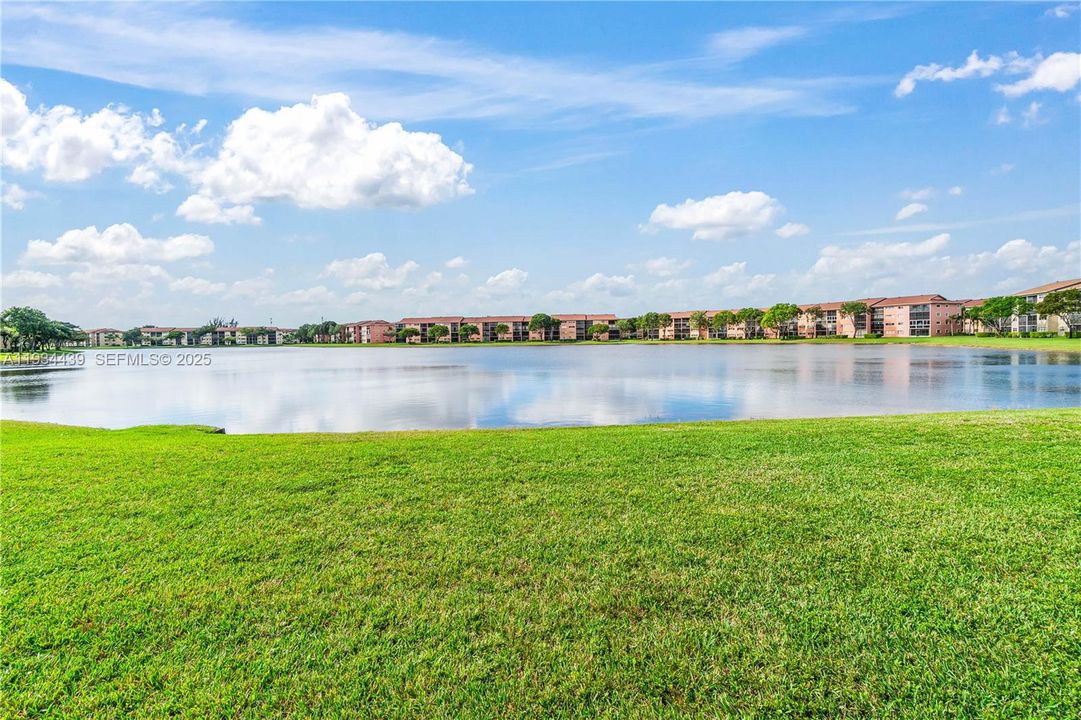 For Sale: $199,000 (2 beds, 2 baths, 1207 Square Feet)