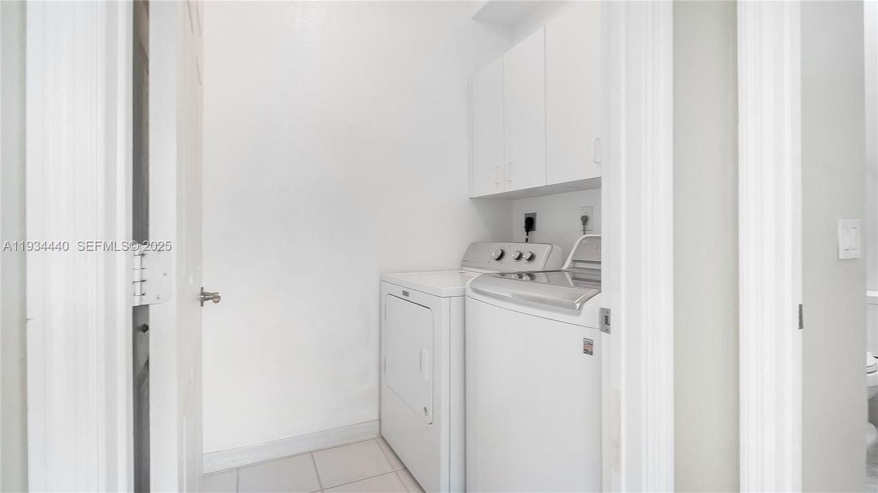 For Sale: $430,000 (2 beds, 2 baths, 1320 Square Feet)