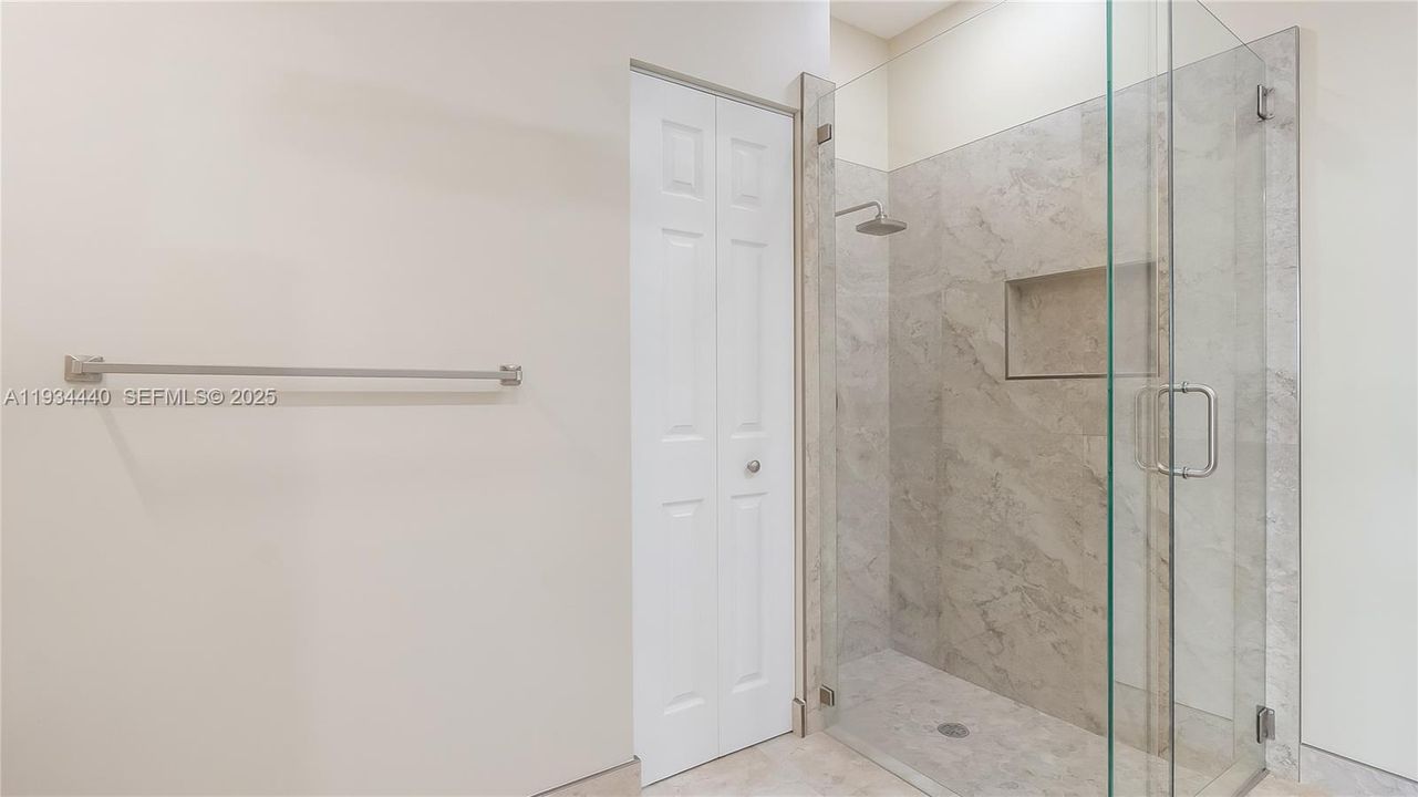 For Sale: $430,000 (2 beds, 2 baths, 1320 Square Feet)