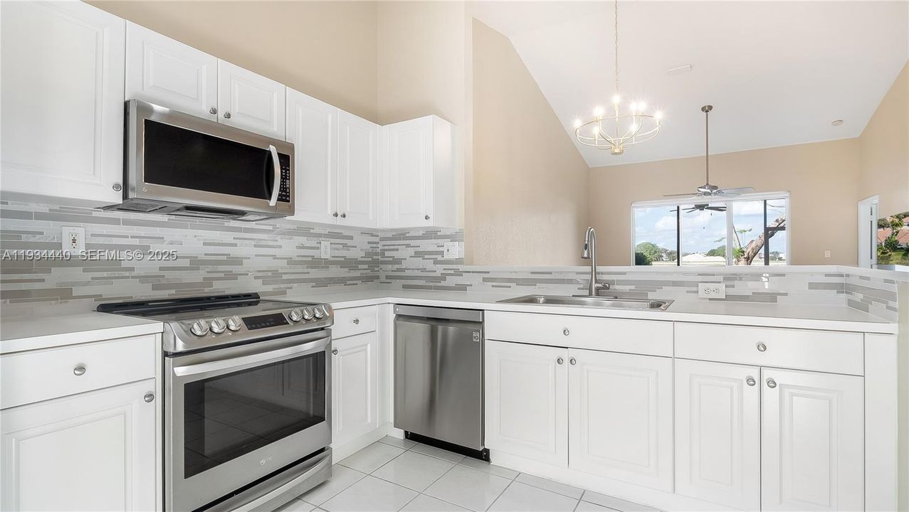 For Sale: $430,000 (2 beds, 2 baths, 1320 Square Feet)