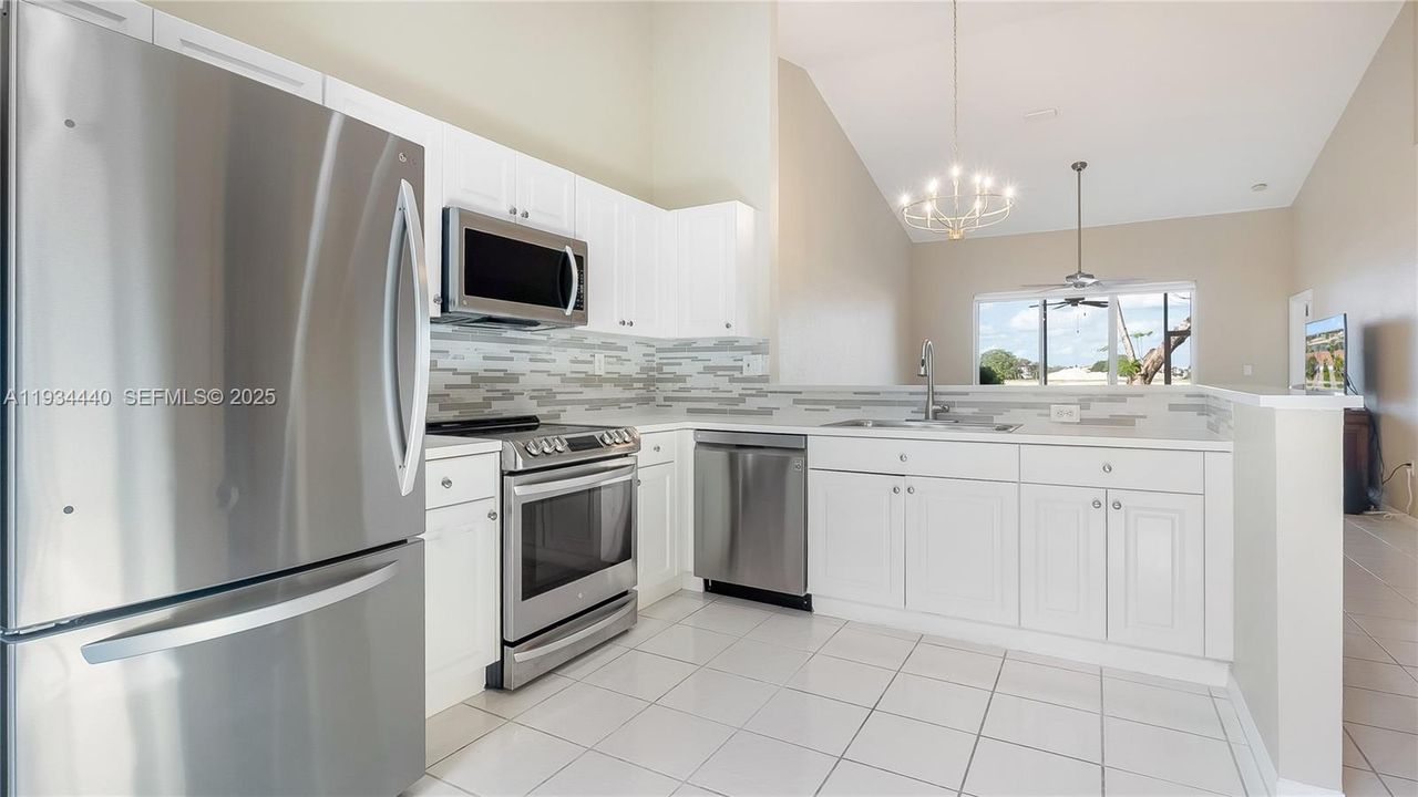 For Sale: $430,000 (2 beds, 2 baths, 1320 Square Feet)