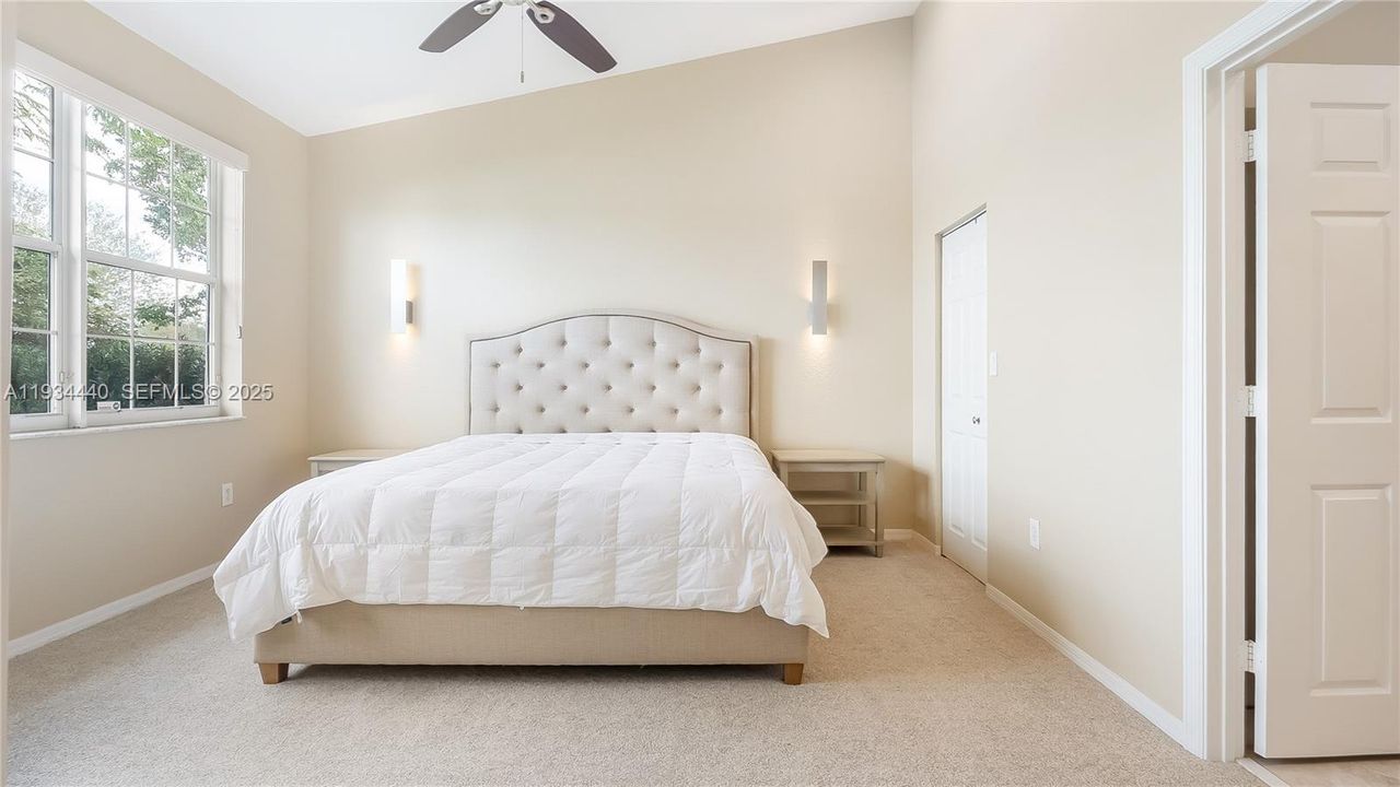 For Sale: $430,000 (2 beds, 2 baths, 1320 Square Feet)