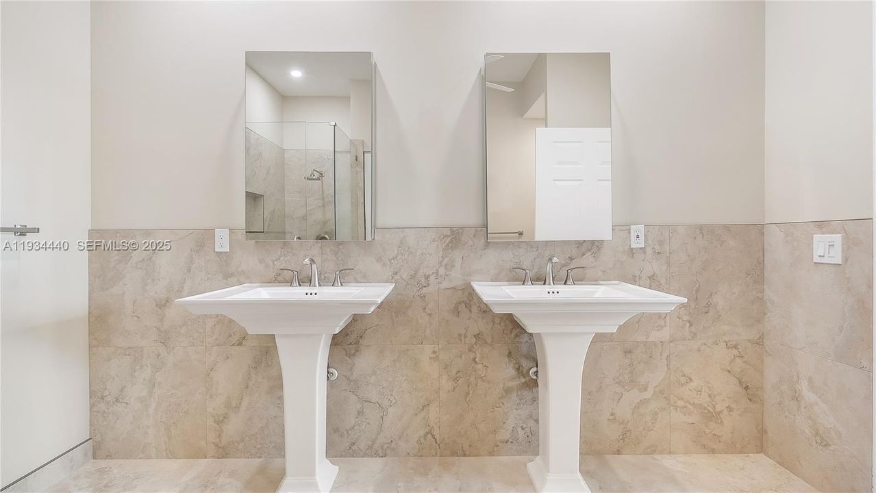 For Sale: $430,000 (2 beds, 2 baths, 1320 Square Feet)