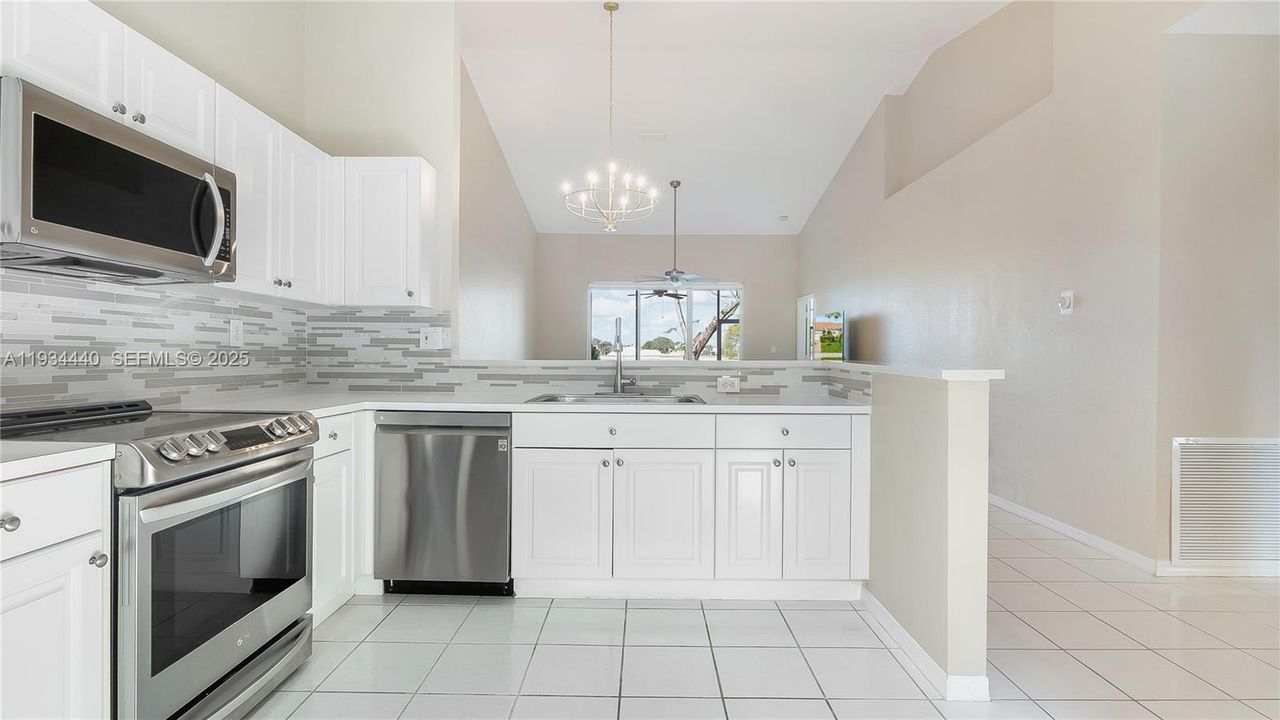 For Sale: $430,000 (2 beds, 2 baths, 1320 Square Feet)