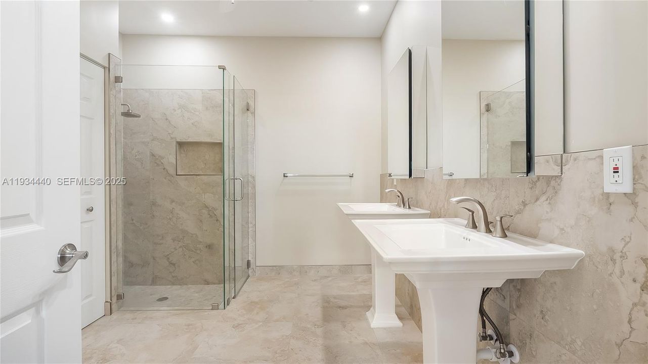 For Sale: $430,000 (2 beds, 2 baths, 1320 Square Feet)